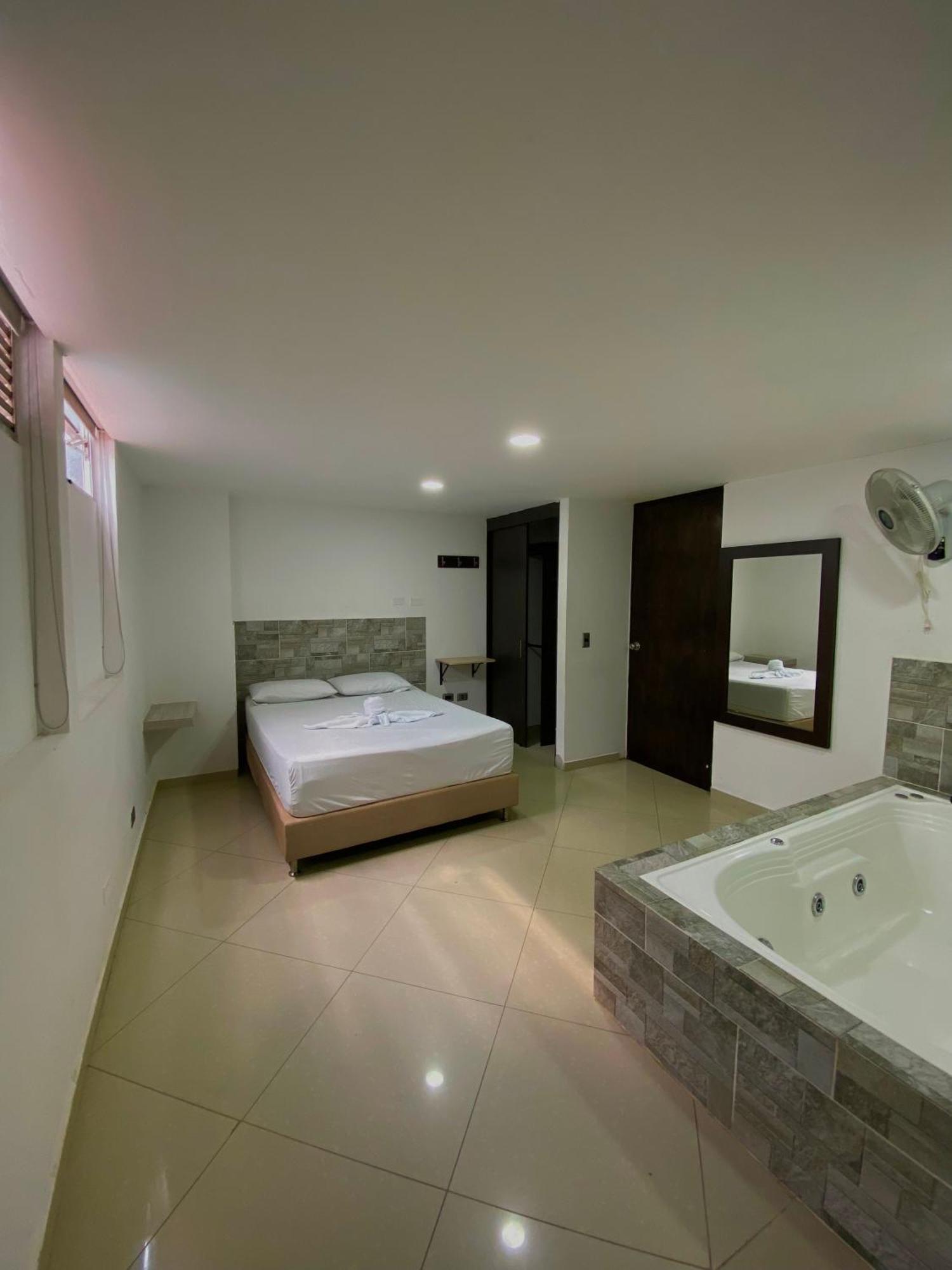 Hotel Buenos Aires Central Medellín Kültér fotó